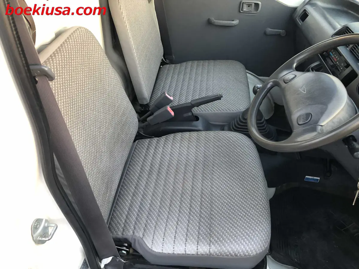 2000 Daihatsu Hijet 4x4, a white Kei Truck, for sale at Boeki USA in Paterson, NJ (photo 14 of 20)