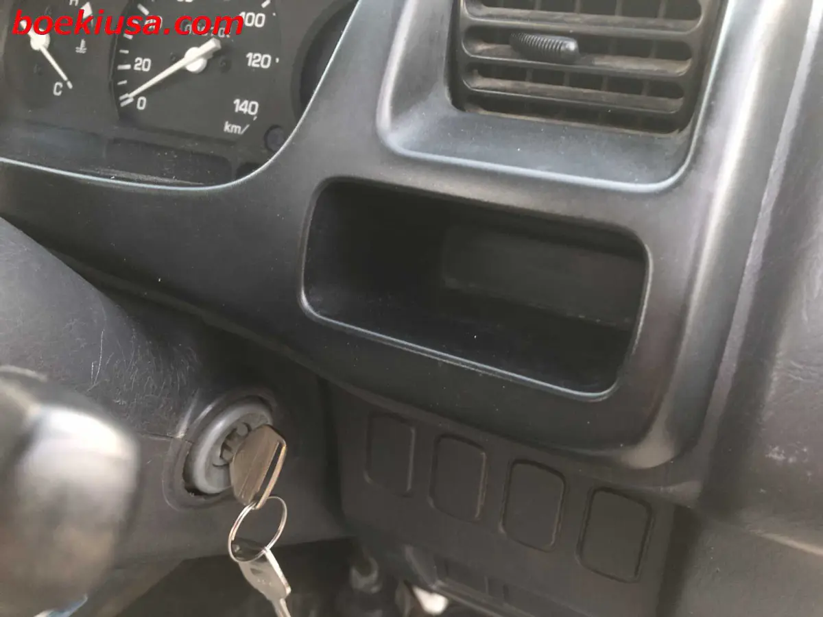 2000 Daihatsu Hijet 4x4, a white Kei Truck, for sale at Boeki USA in Paterson, NJ (photo 16 of 20)