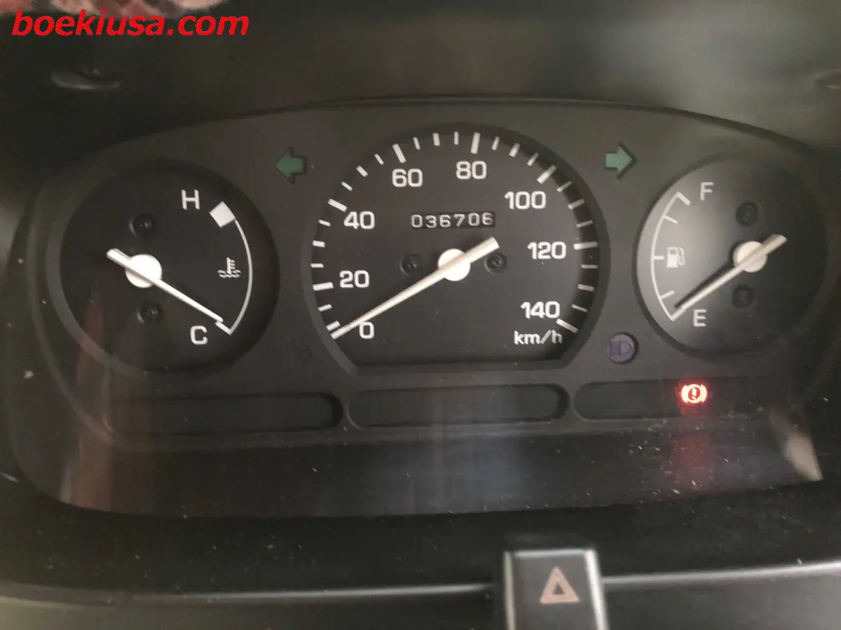 2000 Daihatsu Hijet 4x4, a white Kei Truck, for sale at Boeki USA in Paterson, NJ (photo 18 of 20)