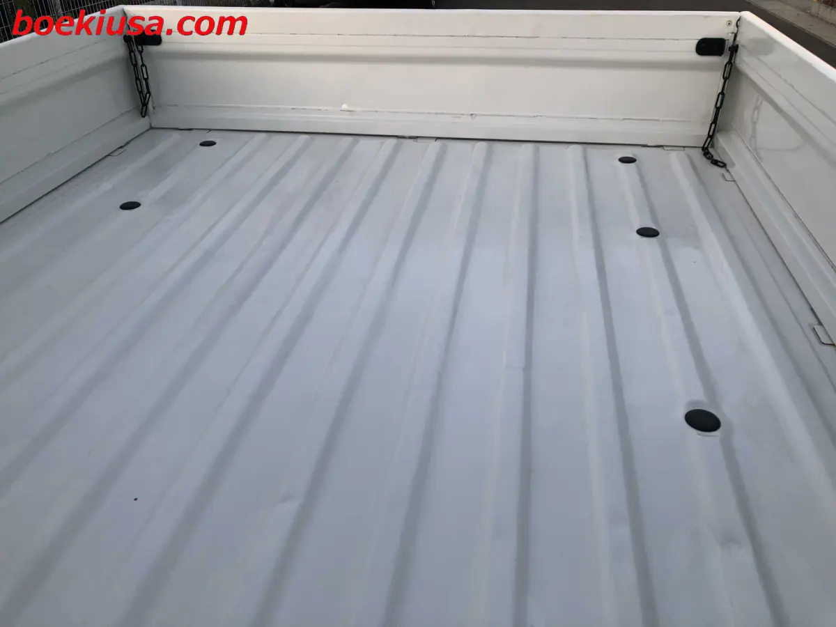 2000 Daihatsu Hijet 4x4, a white Kei Truck, for sale at Boeki USA in Paterson, NJ (photo 7 of 20)
