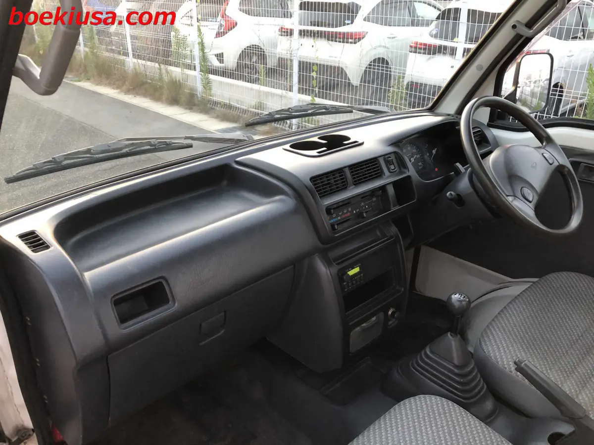 2000 Daihatsu Hijet 4x4, a white Kei Truck, for sale at Boeki USA in Paterson, NJ (photo 9 of 20)