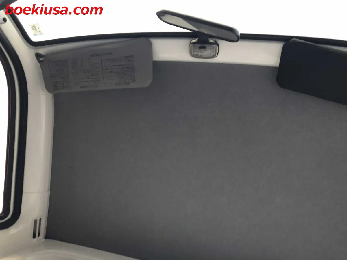 2000 Daihatsu Hijet 4x4, a white Kei Truck, for sale at Boeki USA in Paterson, NJ (photo 11 of 20)