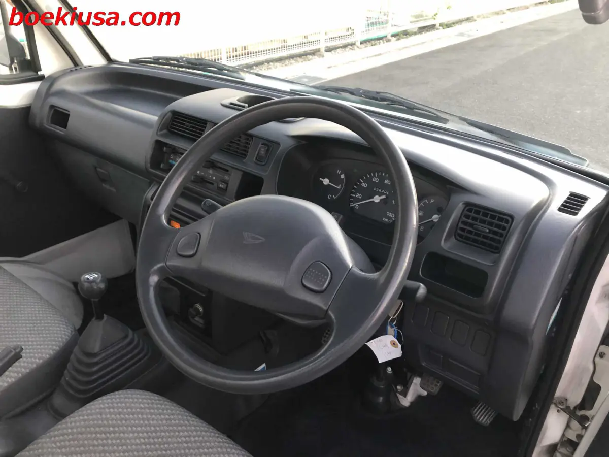 2000 Daihatsu Hijet 4x4, a white Kei Truck, for sale at Boeki USA in Paterson, NJ (photo 13 of 20)