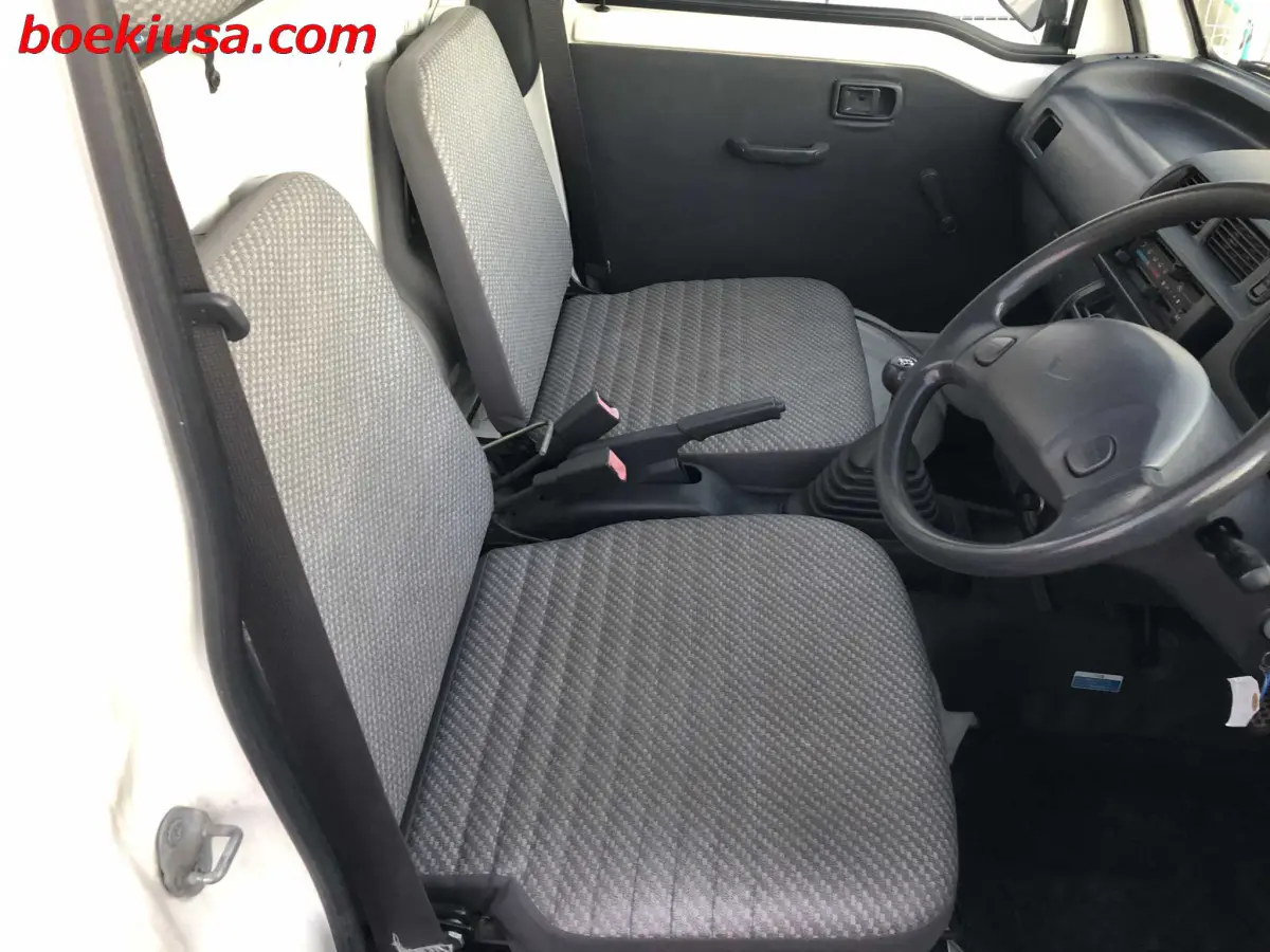 2000 Daihatsu Hijet 4x4, a white Kei Truck, for sale at Boeki USA in Paterson, NJ (photo 14 of 20)