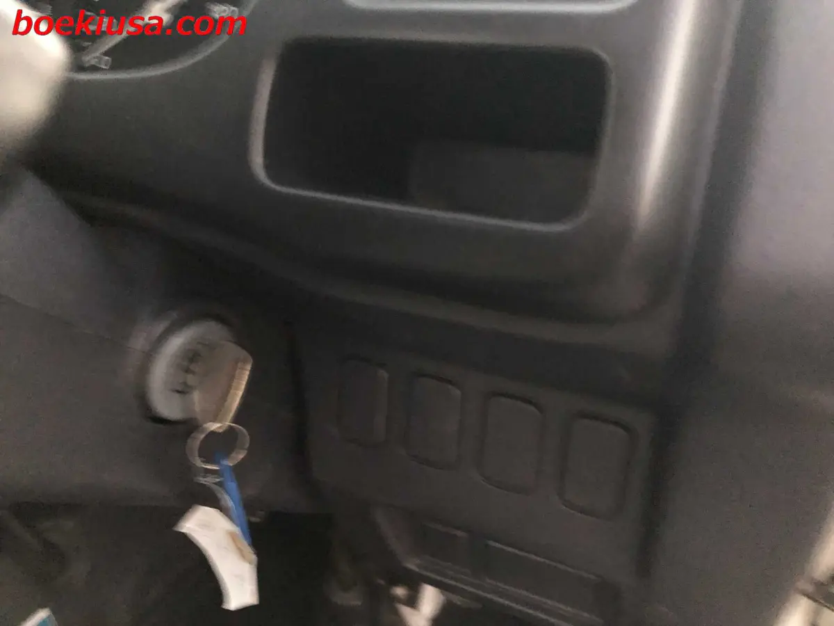 2000 Daihatsu Hijet 4x4, a white Kei Truck, for sale at Boeki USA in Paterson, NJ (photo 16 of 20)