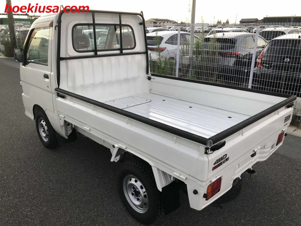 2000 Daihatsu Hijet 4x4, a white Kei Truck, for sale at Boeki USA in Paterson, NJ (photo 3 of 20)