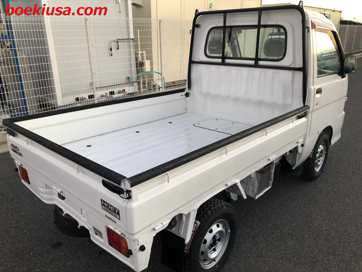 2000 Daihatsu Hijet 4x4, a white Kei Truck, for sale at Boeki USA in Paterson, NJ (photo 4 of 20)