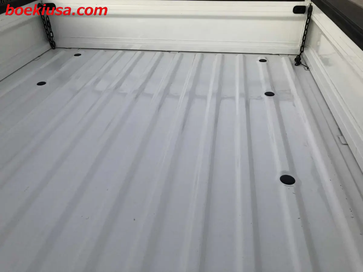 2000 Daihatsu Hijet 4x4, a white Kei Truck, for sale at Boeki USA in Paterson, NJ (photo 7 of 20)