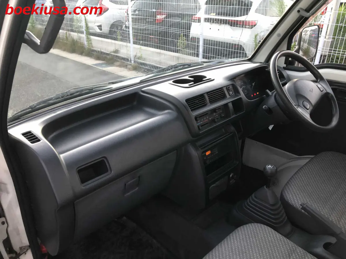 2000 Daihatsu Hijet 4x4, a white Kei Truck, for sale at Boeki USA in Paterson, NJ (photo 9 of 20)