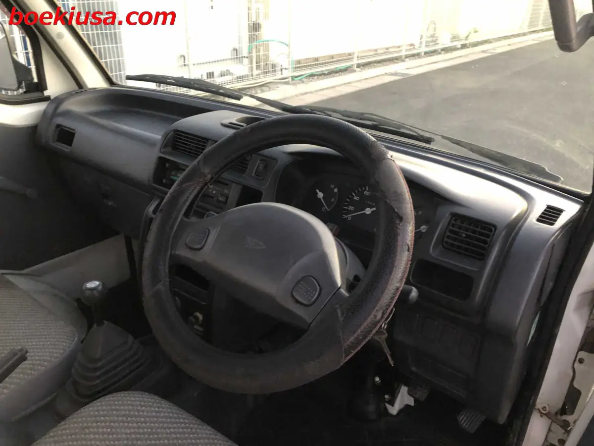 2000 Daihatsu Hijet 4x4, a white Kei Truck, for sale at Boeki USA in Paterson, NJ (photo 13 of 20)