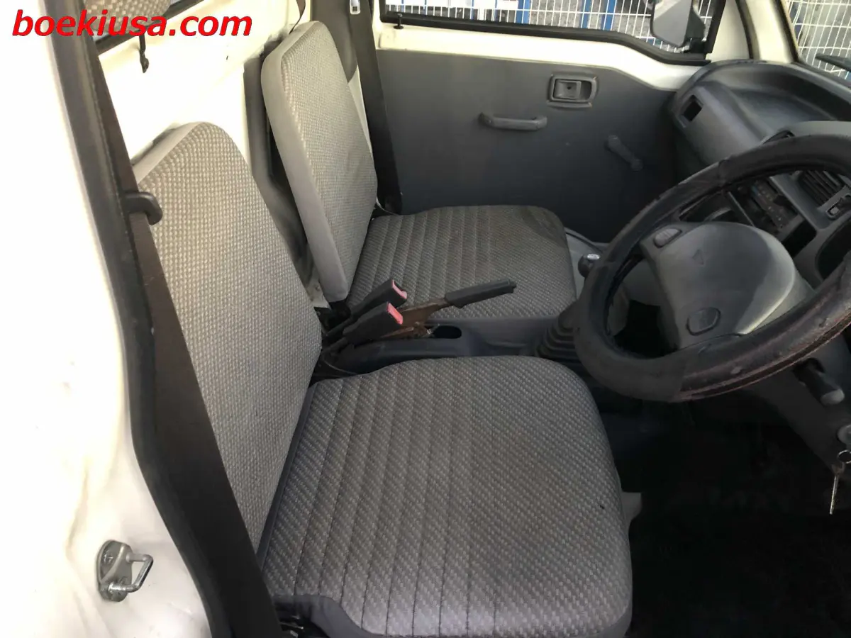 2000 Daihatsu Hijet 4x4, a white Kei Truck, for sale at Boeki USA in Paterson, NJ (photo 14 of 20)