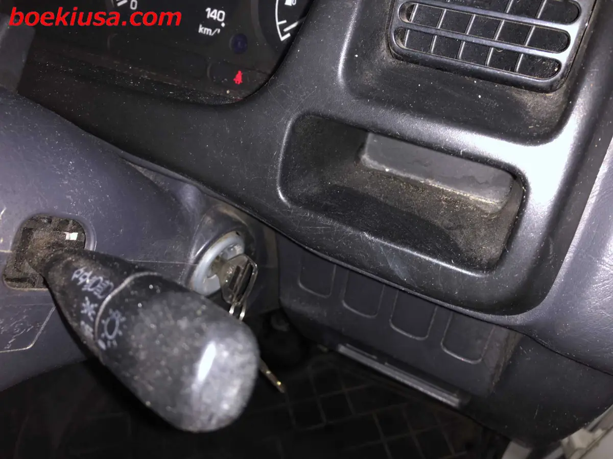 2000 Daihatsu Hijet 4x4, a white Kei Truck, for sale at Boeki USA in Paterson, NJ (photo 16 of 20)