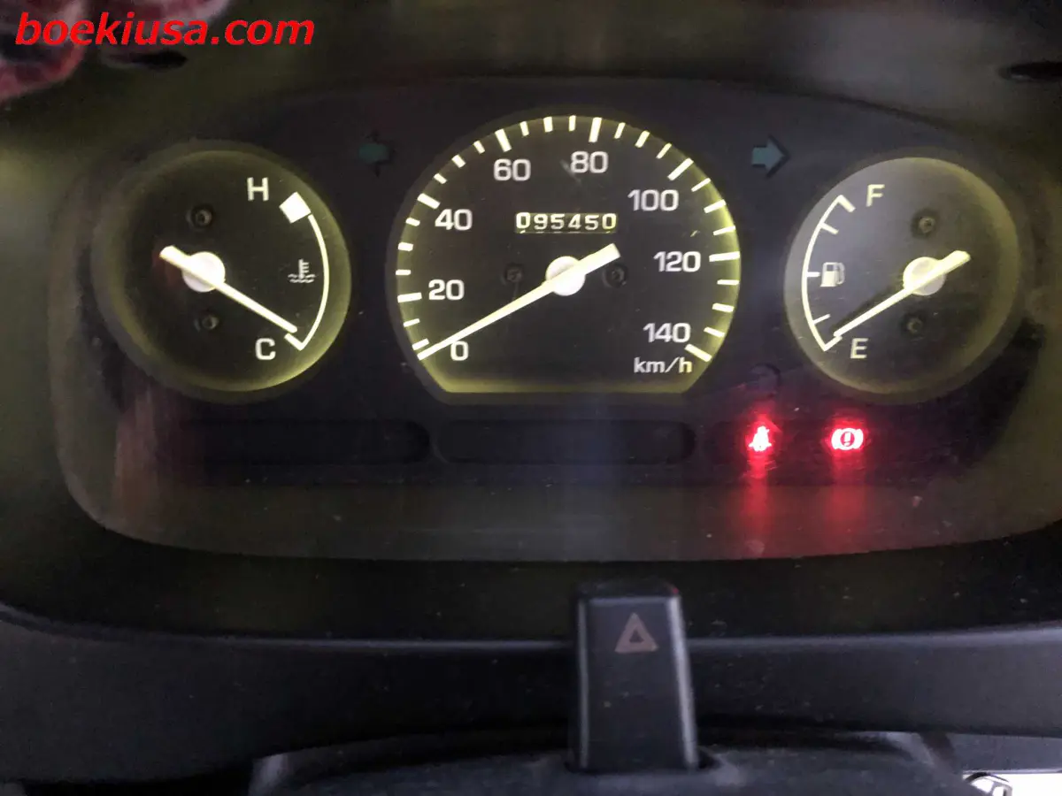 2000 Daihatsu Hijet 4x4, a white Kei Truck, for sale at Boeki USA in Paterson, NJ (photo 18 of 20)