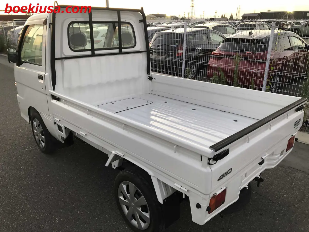 2000 Daihatsu Hijet 4x4, a white Kei Truck, for sale at Boeki USA in Paterson, NJ (photo 3 of 20)