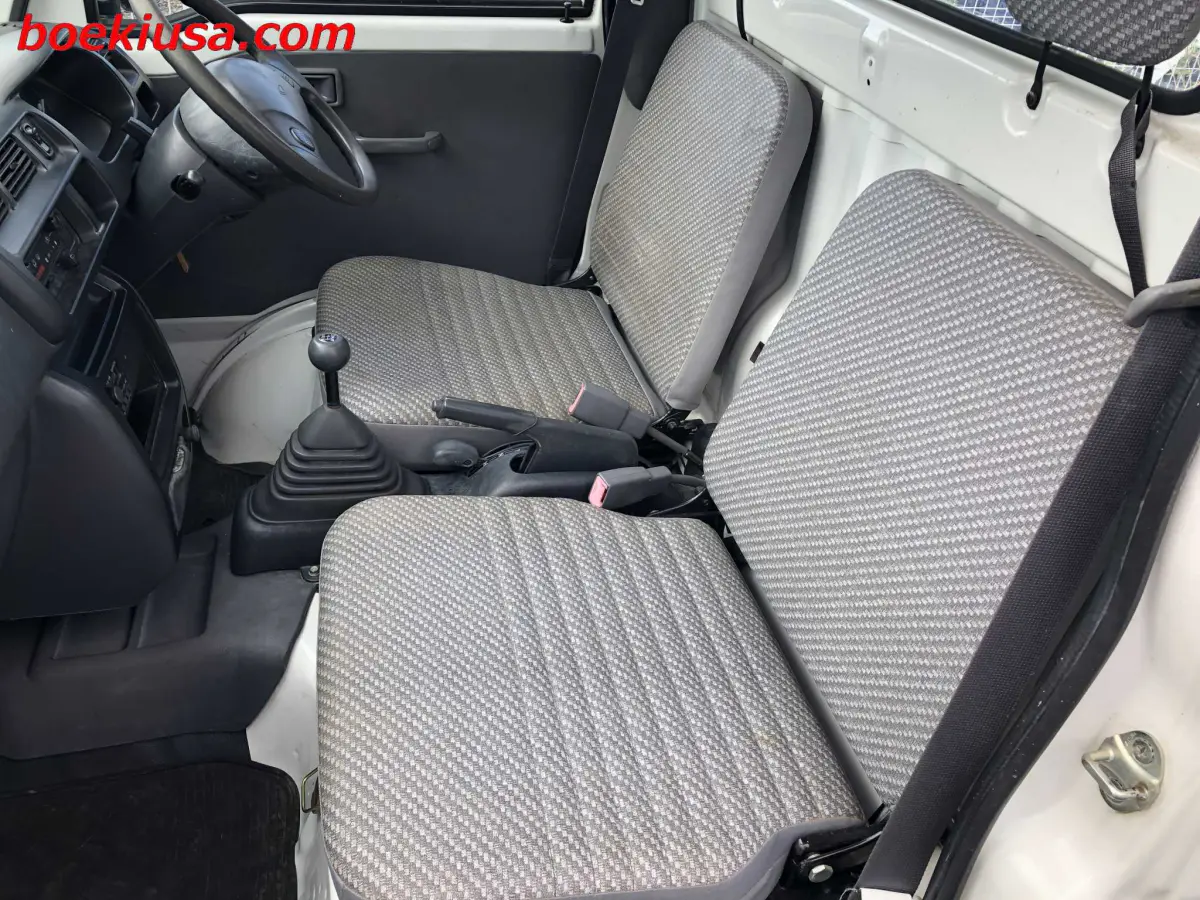 2000 Daihatsu Hijet 4x4, a white Kei Truck, for sale at Boeki USA in Paterson, NJ (photo 10 of 20)