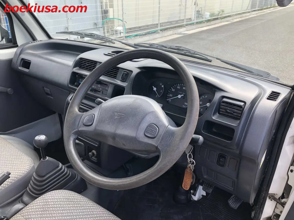 2000 Daihatsu Hijet 4x4, a white Kei Truck, for sale at Boeki USA in Paterson, NJ (photo 13 of 20)