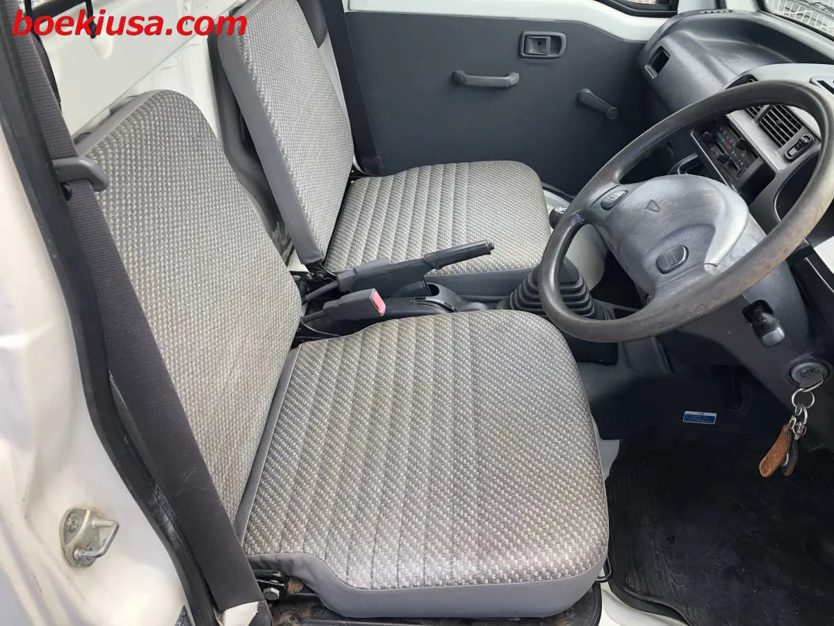 2000 Daihatsu Hijet 4x4, a white Kei Truck, for sale at Boeki USA in Paterson, NJ (photo 14 of 20)