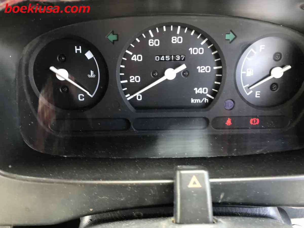 2000 Daihatsu Hijet 4x4, a white Kei Truck, for sale at Boeki USA in Paterson, NJ (photo 18 of 20)