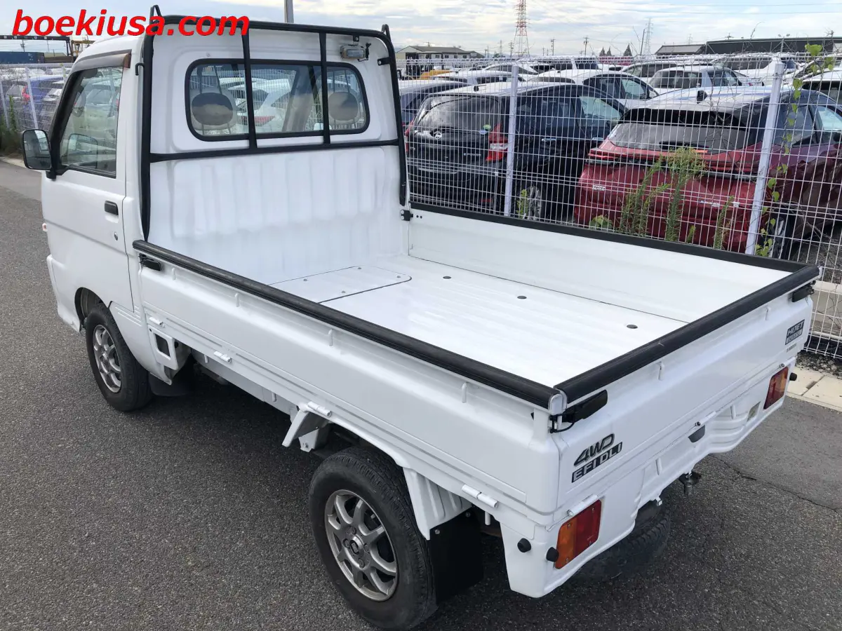 2000 Daihatsu Hijet 4x4, a white Kei Truck, for sale at Boeki USA in Paterson, NJ (photo 3 of 20)