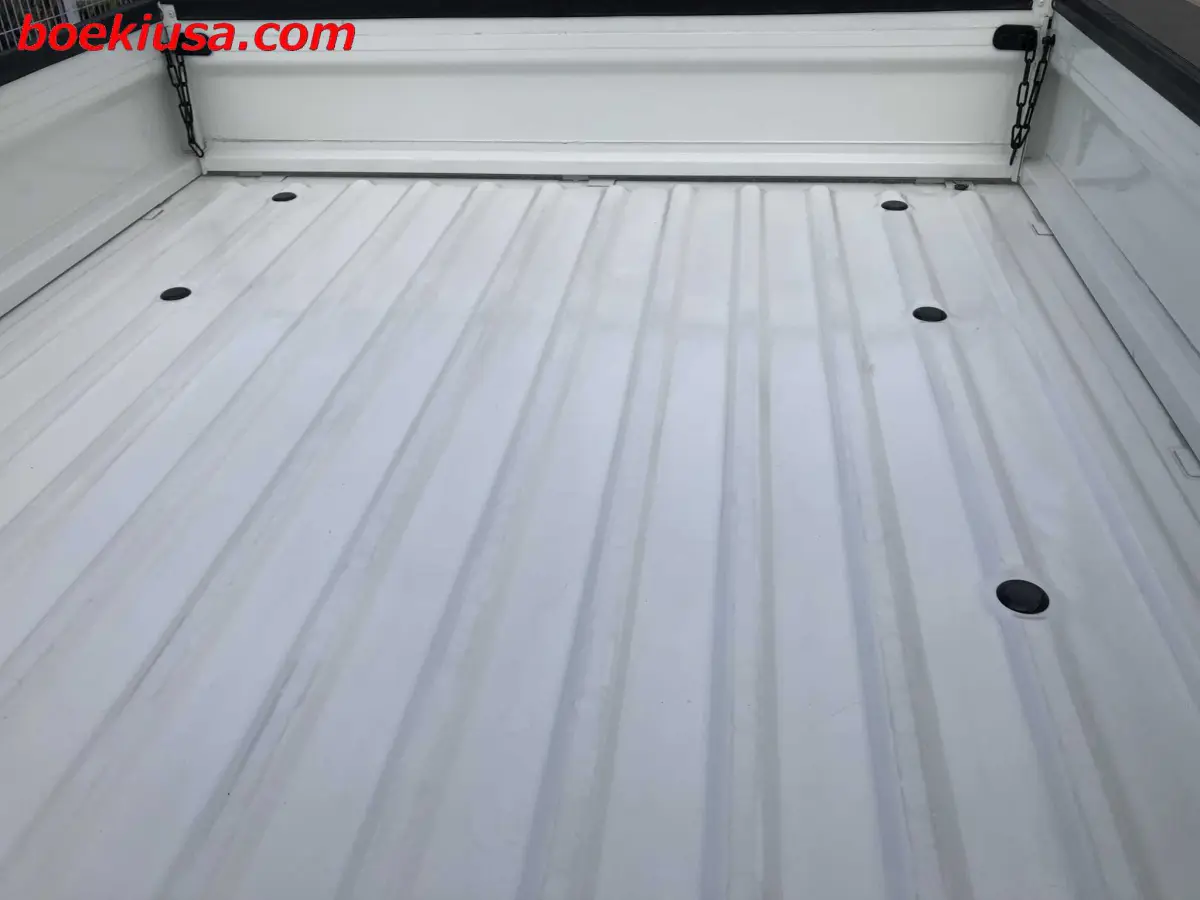 2000 Daihatsu Hijet 4x4, a white Kei Truck, for sale at Boeki USA in Paterson, NJ (photo 7 of 20)