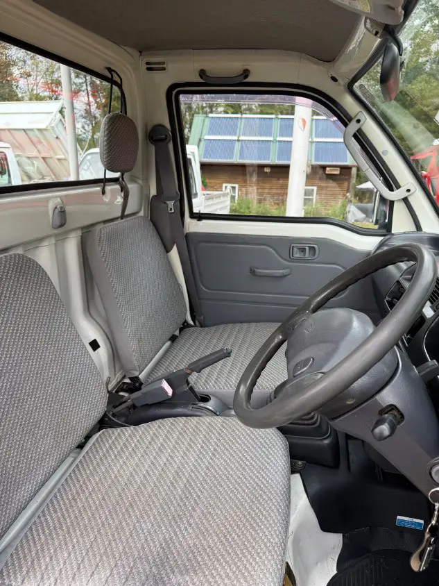 2000 Daihatsu Hijet Dump 4WD, a white Kei Truck, for sale at Mayberry Mini Trucks in Mount Airy, NC (photo 10 of 20)