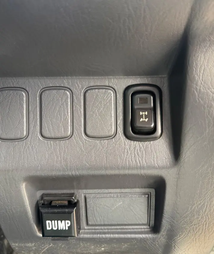 2000 Daihatsu Hijet Dump 4WD, a white Kei Truck, for sale at Mayberry Mini Trucks in Mount Airy, NC (photo 14 of 20)