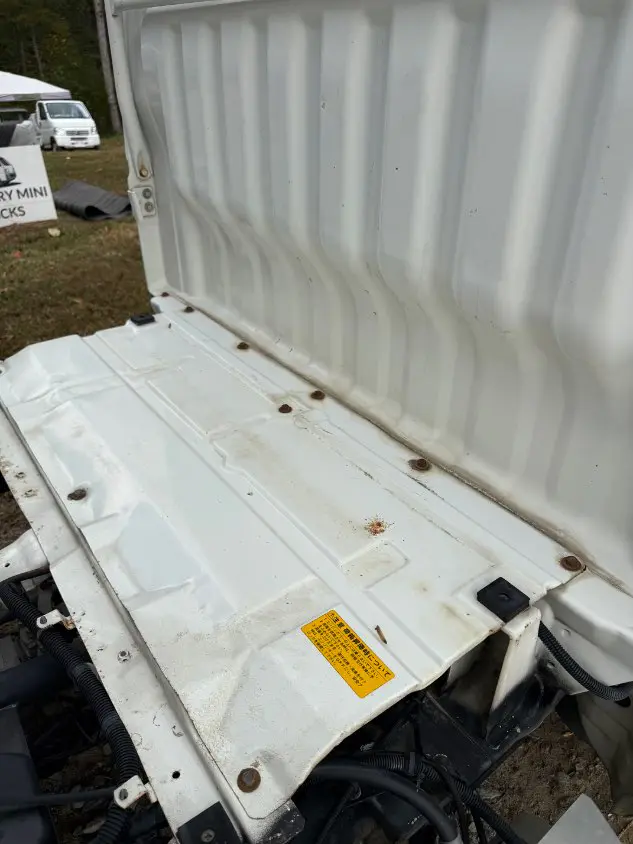 2000 Daihatsu Hijet Dump 4WD, a white Kei Truck, for sale at Mayberry Mini Trucks in Mount Airy, NC (photo 17 of 20)