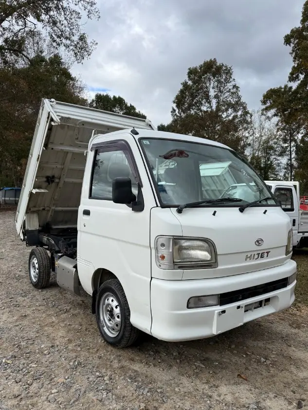 2000 Daihatsu Hijet Dump 4WD, a white Kei Truck, for sale at Mayberry Mini Trucks in Mount Airy, NC (photo 3 of 20)