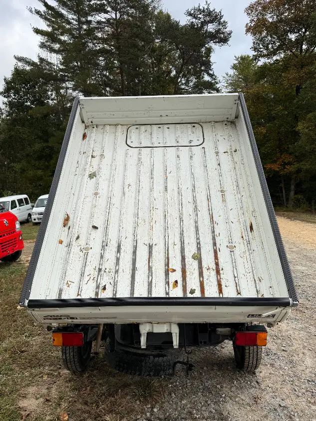 2000 Daihatsu Hijet Dump 4WD, a white Kei Truck, for sale at Mayberry Mini Trucks in Mount Airy, NC (photo 6 of 20)