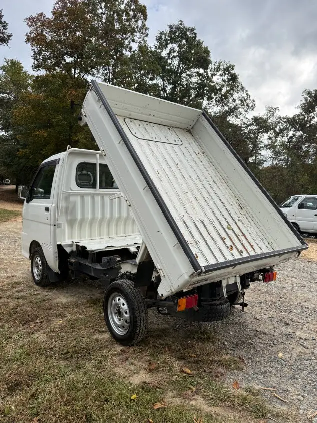 2000 Daihatsu Hijet Dump 4WD, a white Kei Truck, for sale at Mayberry Mini Trucks in Mount Airy, NC (photo 7 of 20)