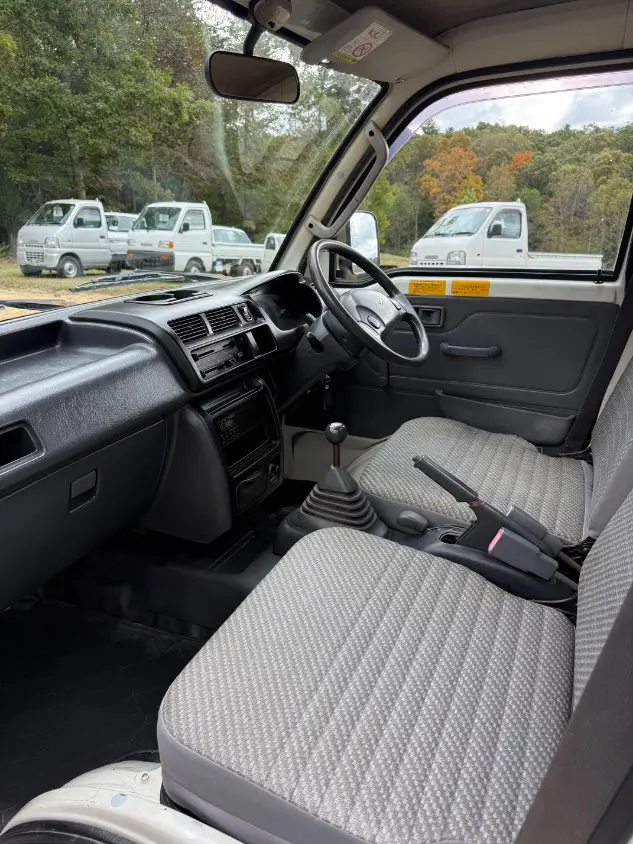 2000 Daihatsu Hijet Dump 4WD, a white Kei Truck, for sale at Mayberry Mini Trucks in Mount Airy, NC (photo 9 of 20)