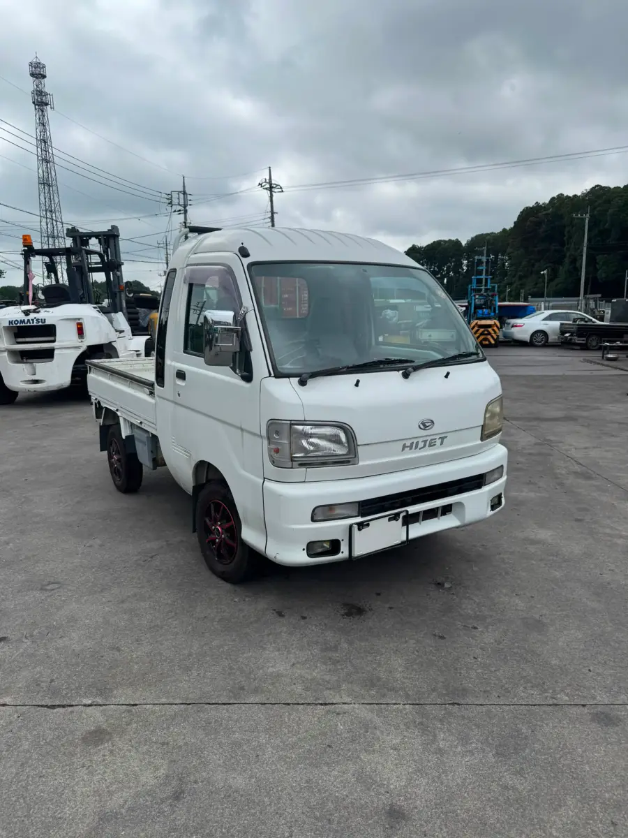 2000 Daihatsu Hijet Jumbo 4x4 A/T, a white Kei Truck, for sale at Skyline Kei Trucks in Houston, TX (photo 1 of 8)