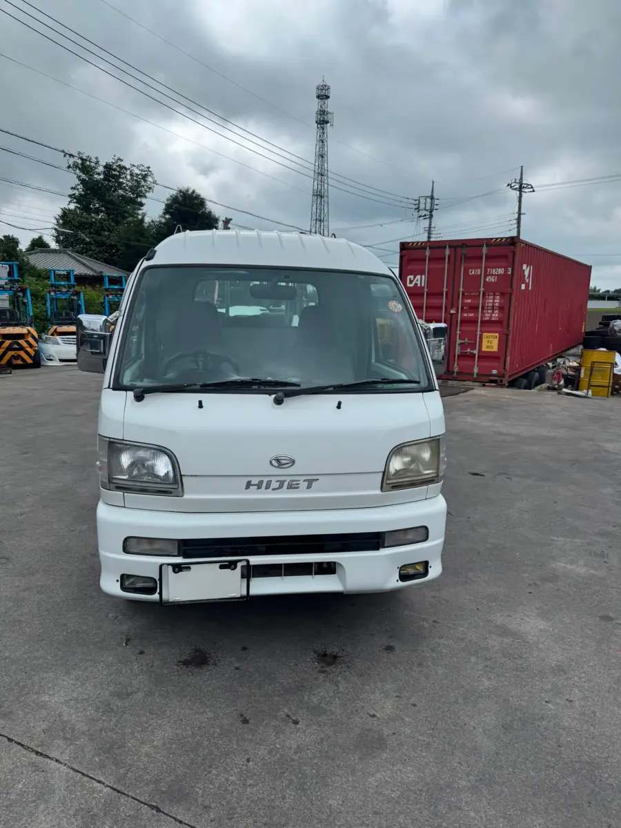 2000 Daihatsu Hijet Jumbo 4x4 A/T, a white Kei Truck, for sale at Skyline Kei Trucks in Houston, TX (photo 2 of 8)