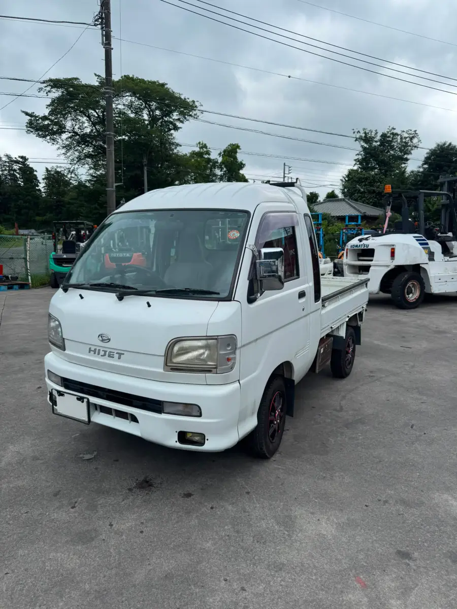 2000 Daihatsu Hijet Jumbo 4x4 A/T, a white Kei Truck, for sale at Skyline Kei Trucks in Houston, TX (photo 3 of 8)