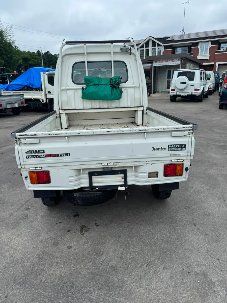 2000 Daihatsu Hijet Jumbo 4x4 A/T, a white Kei Truck, for sale at Skyline Kei Trucks in Houston, TX (photo 5 of 8)