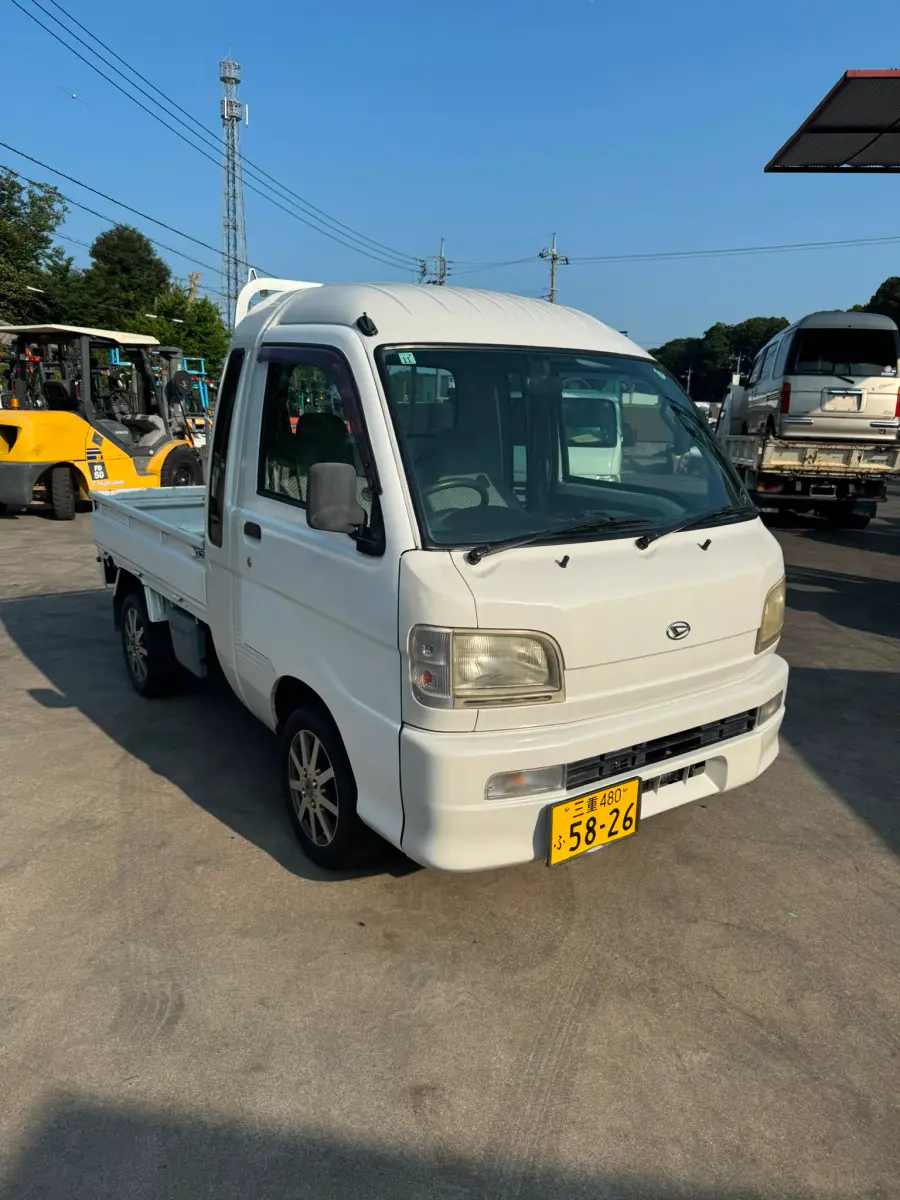 2000 Daihatsu Hijet Jumbo 4x4 M/T, a white Kei Truck, for sale at Skyline Kei Trucks in Houston, TX (photo 1 of 12)