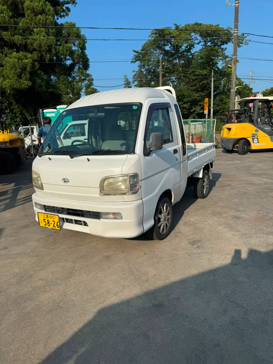 2000 Daihatsu Hijet Jumbo 4x4 M/T, a white Kei Truck, for sale at Skyline Kei Trucks in Houston, TX (photo 2 of 12)