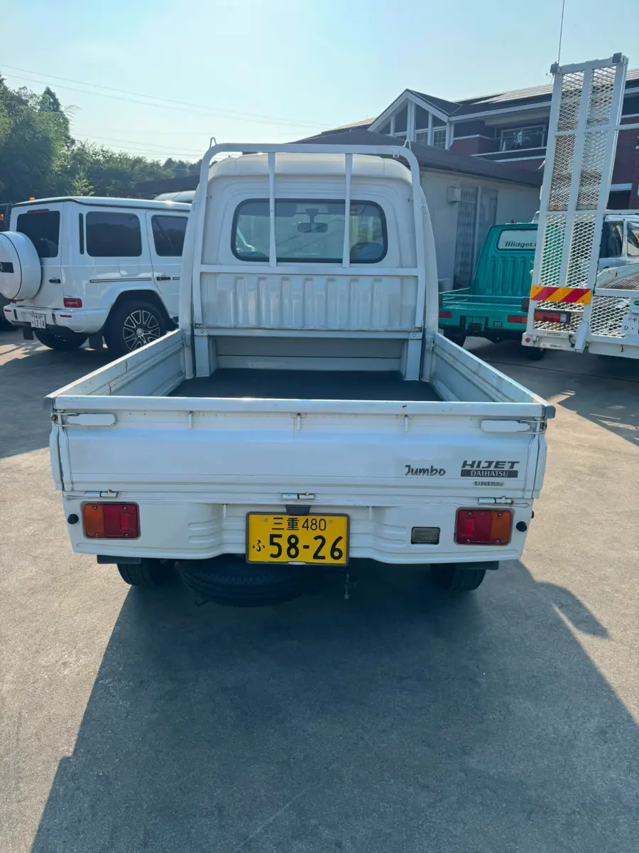 2000 Daihatsu Hijet Jumbo 4x4 M/T, a white Kei Truck, for sale at Skyline Kei Trucks in Houston, TX (photo 5 of 12)
