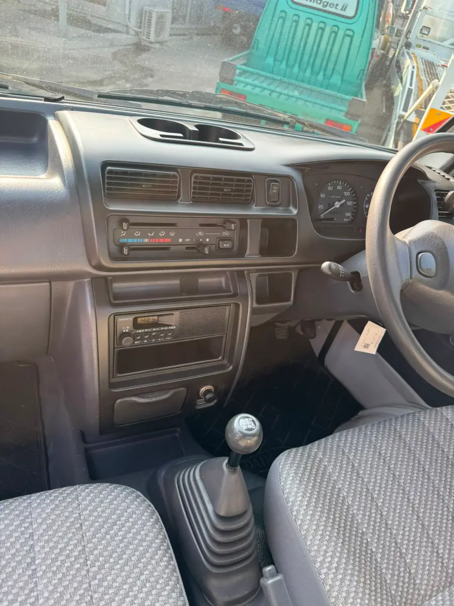 2000 Daihatsu Hijet Jumbo 4x4 M/T, a white Kei Truck, for sale at Skyline Kei Trucks in Houston, TX (photo 9 of 12)
