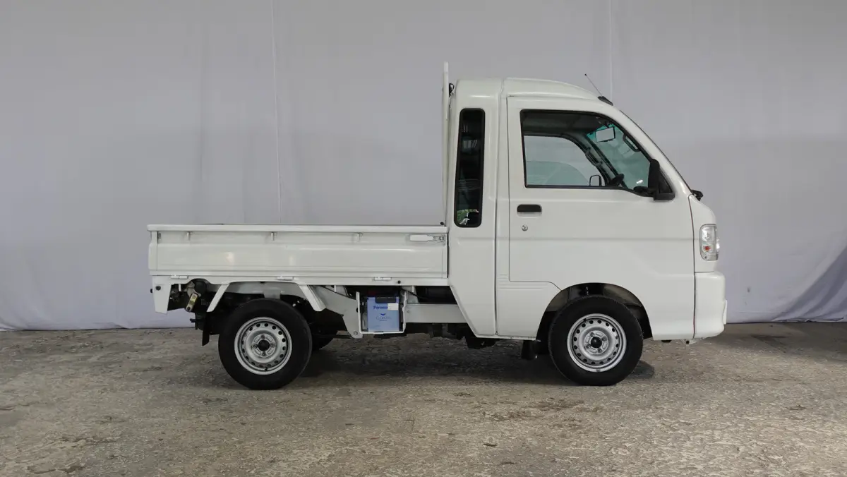 2000 Daihatsu Hijet Jumbo Cab 4WD Kei Truck, for sale at JDM Drive in San Antonio, TX (photo 4 of 17)
