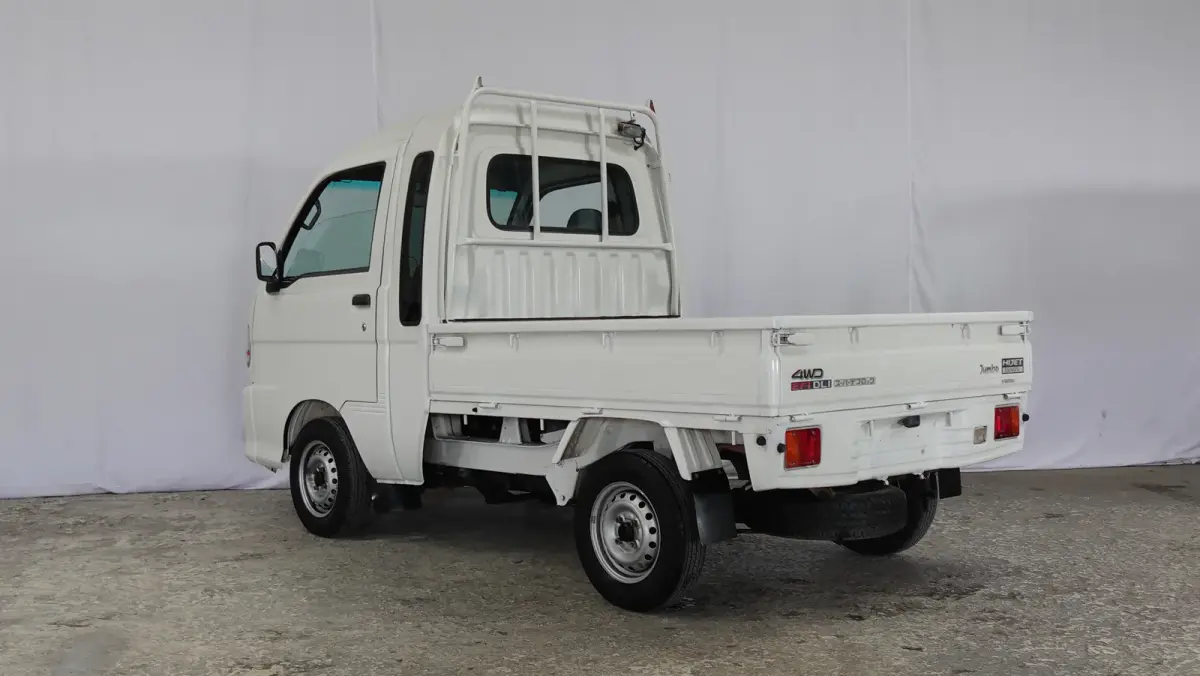 2000 Daihatsu Hijet Jumbo Cab 4WD Kei Truck, for sale at JDM Drive in San Antonio, TX (photo 5 of 17)