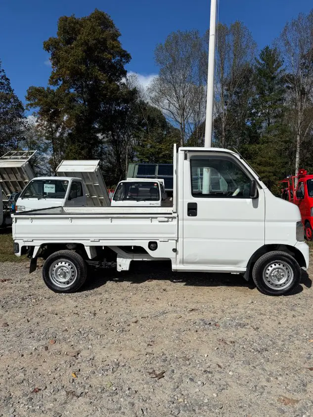 2000 Honda Acty 4WD, a white Kei Truck, for sale at Mayberry Mini Trucks in Mount Airy, NC (photo 4 of 19)