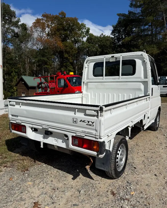 2000 Honda Acty 4WD, a white Kei Truck, for sale at Mayberry Mini Trucks in Mount Airy, NC (photo 5 of 19)