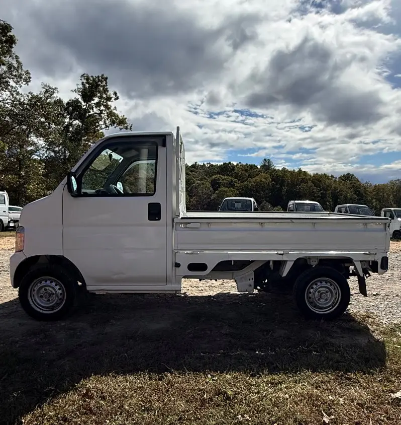 2000 Honda Acty 4WD, a white Kei Truck, for sale at Mayberry Mini Trucks in Mount Airy, NC (photo 9 of 19)
