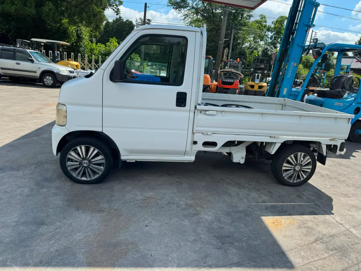 2000 Honda Acty 4x2 M/T, a white Kei Truck, for sale at Skyline Kei Trucks in Houston, TX (photo 4 of 14)