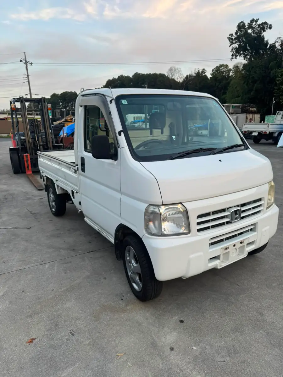 2000 Honda Acty 4x4, a white Kei Truck, for sale at Skyline Kei Trucks in Houston, TX (photo 3 of 13)