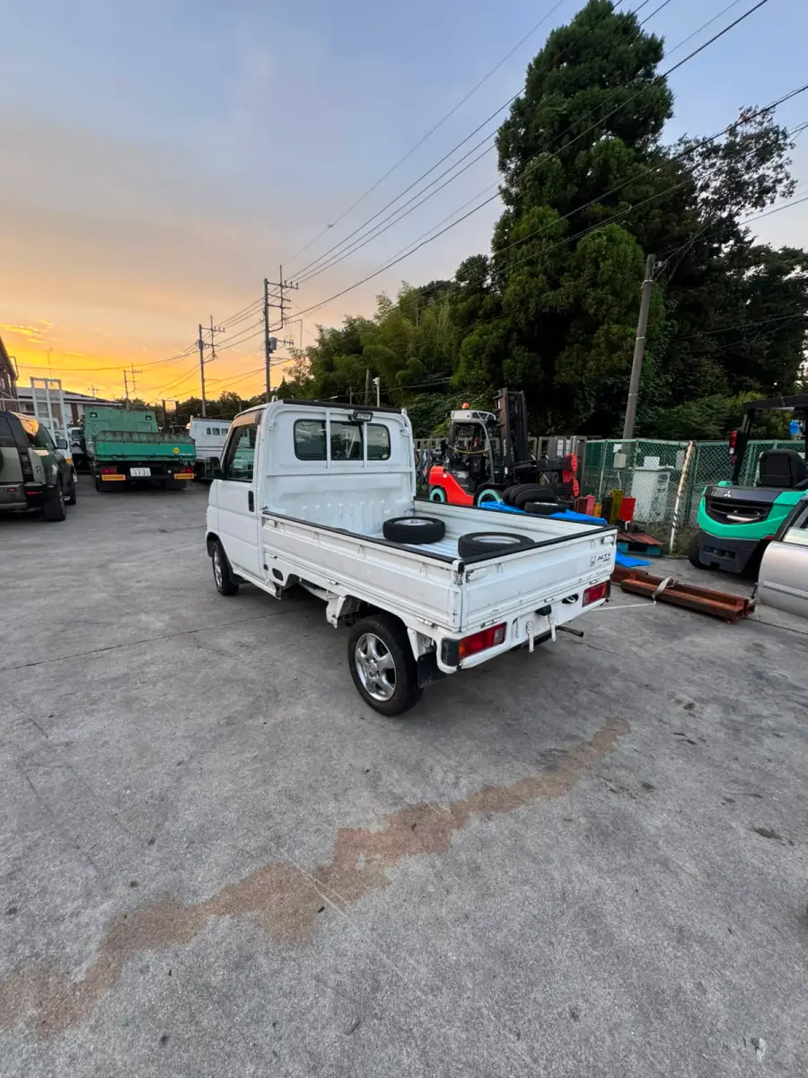 2000 Honda Acty 4x4, a white Kei Truck, for sale at Skyline Kei Trucks in Houston, TX (photo 7 of 13)