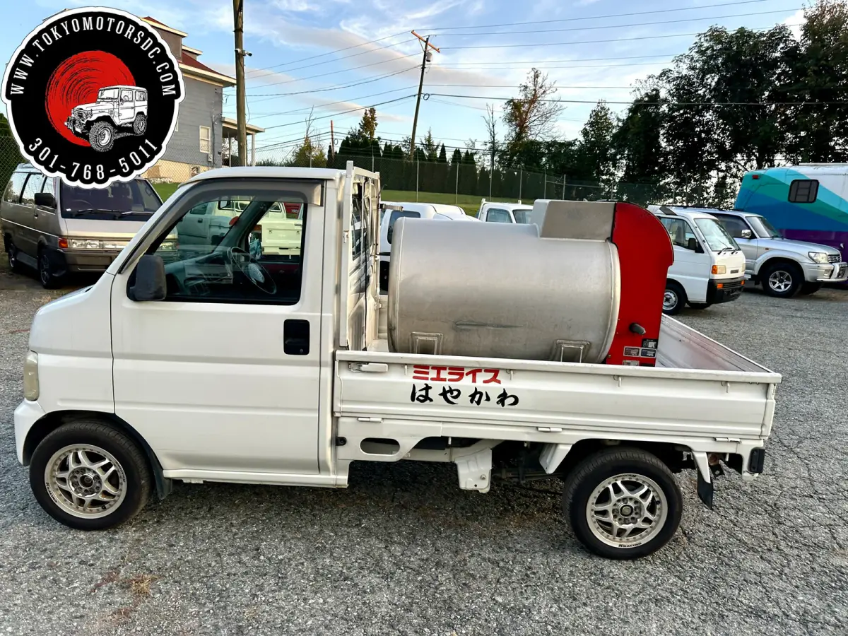 2000 Honda Acty SDX Fuel Tanker 4WD, a Kei Truck, for sale at Tokyo Motors DC in Boyds, MD (photo 6 of 10)