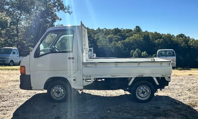 2000 Subaru Sambar 4WD, a white Kei Truck, for sale at Mayberry Mini Trucks in Mount Airy, NC (photo 9 of 17)
