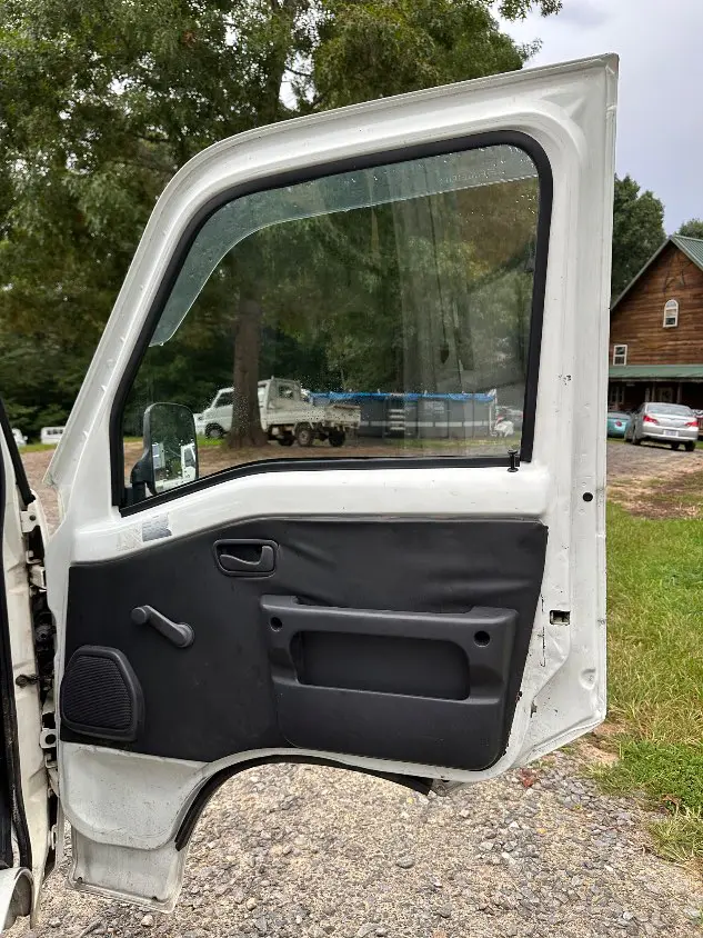 2000 Subaru Sambar 4WD, a white Kei Truck, for sale at Mayberry Mini Trucks in Mount Airy, NC (photo 16 of 20)